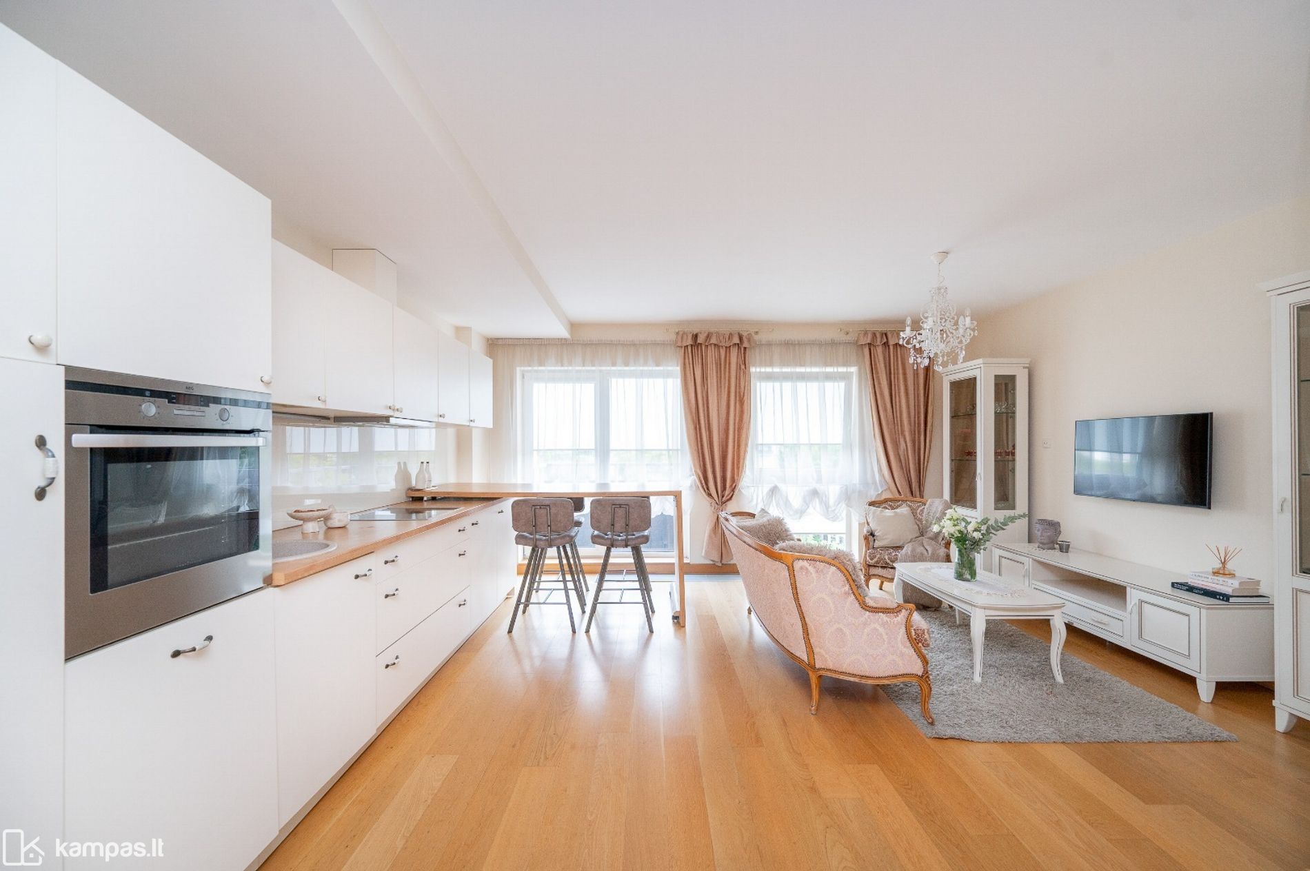 Main Image Vilnius, Karoliniškės, Algimanto Petro Kavoliuko g.
