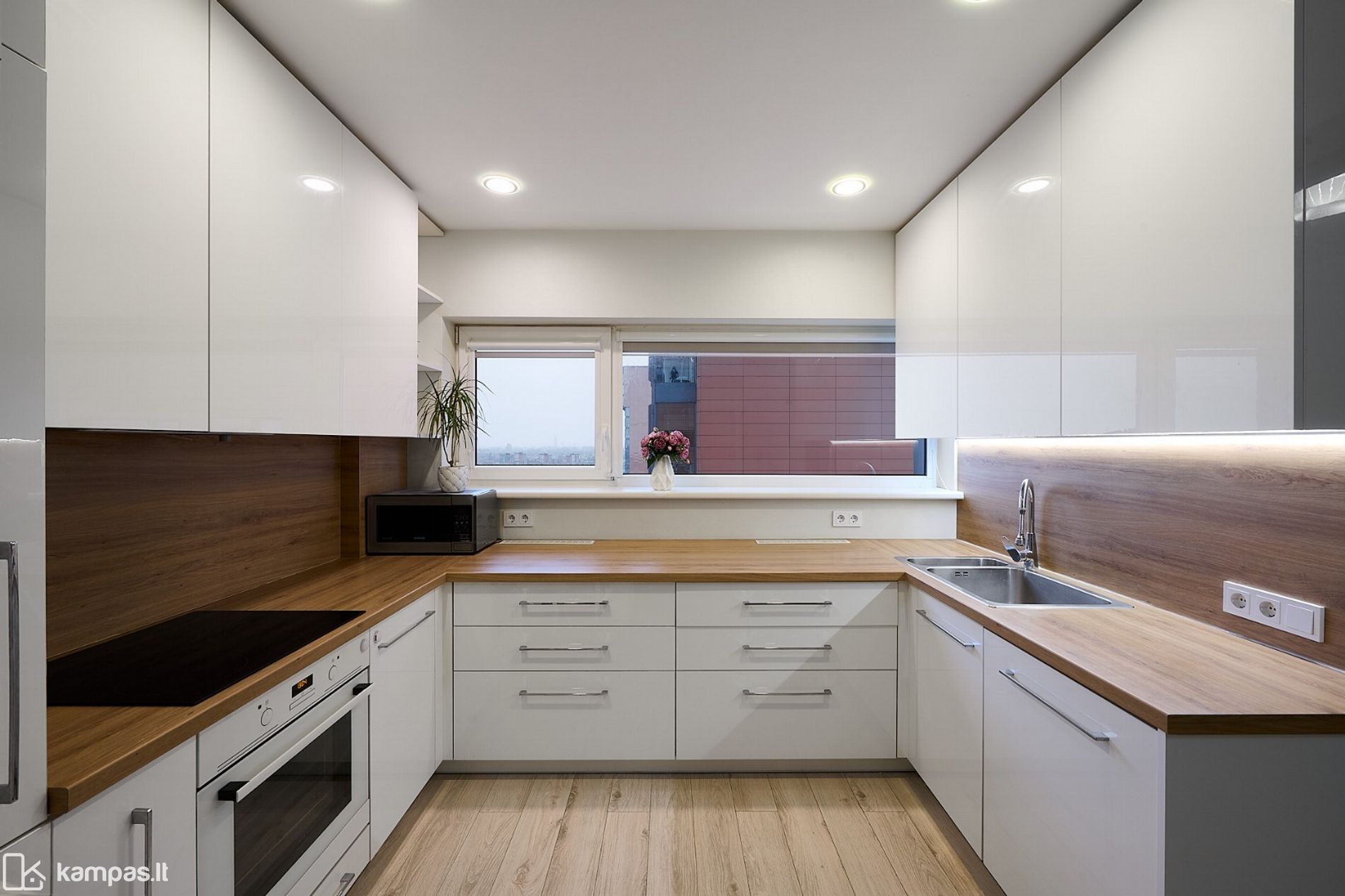 Main Image Klaipėda, Varpai, Taikos pr.