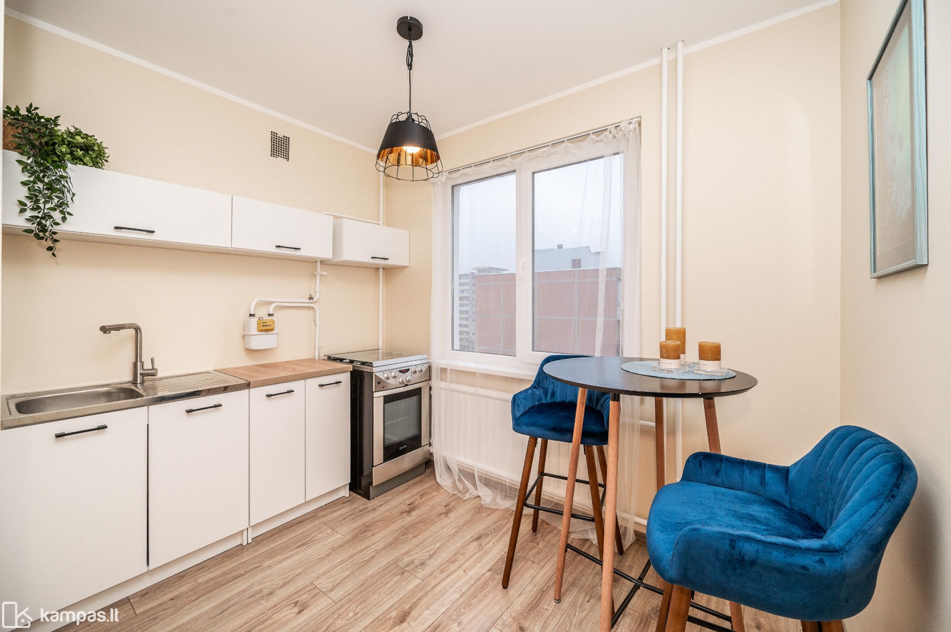 Main Image Vilnius, Karoliniškės, Algimanto Petro Kavoliuko g.