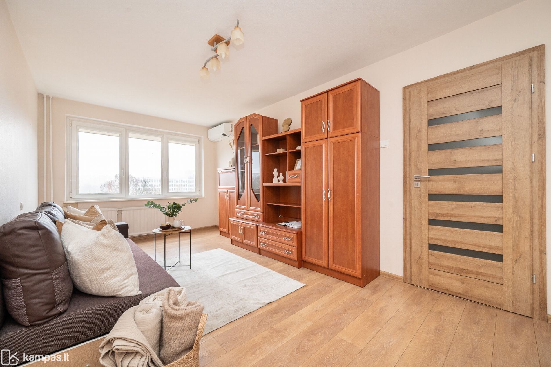 Main Image Vilnius, Karoliniškės, Algimanto Petro Kavoliuko g.