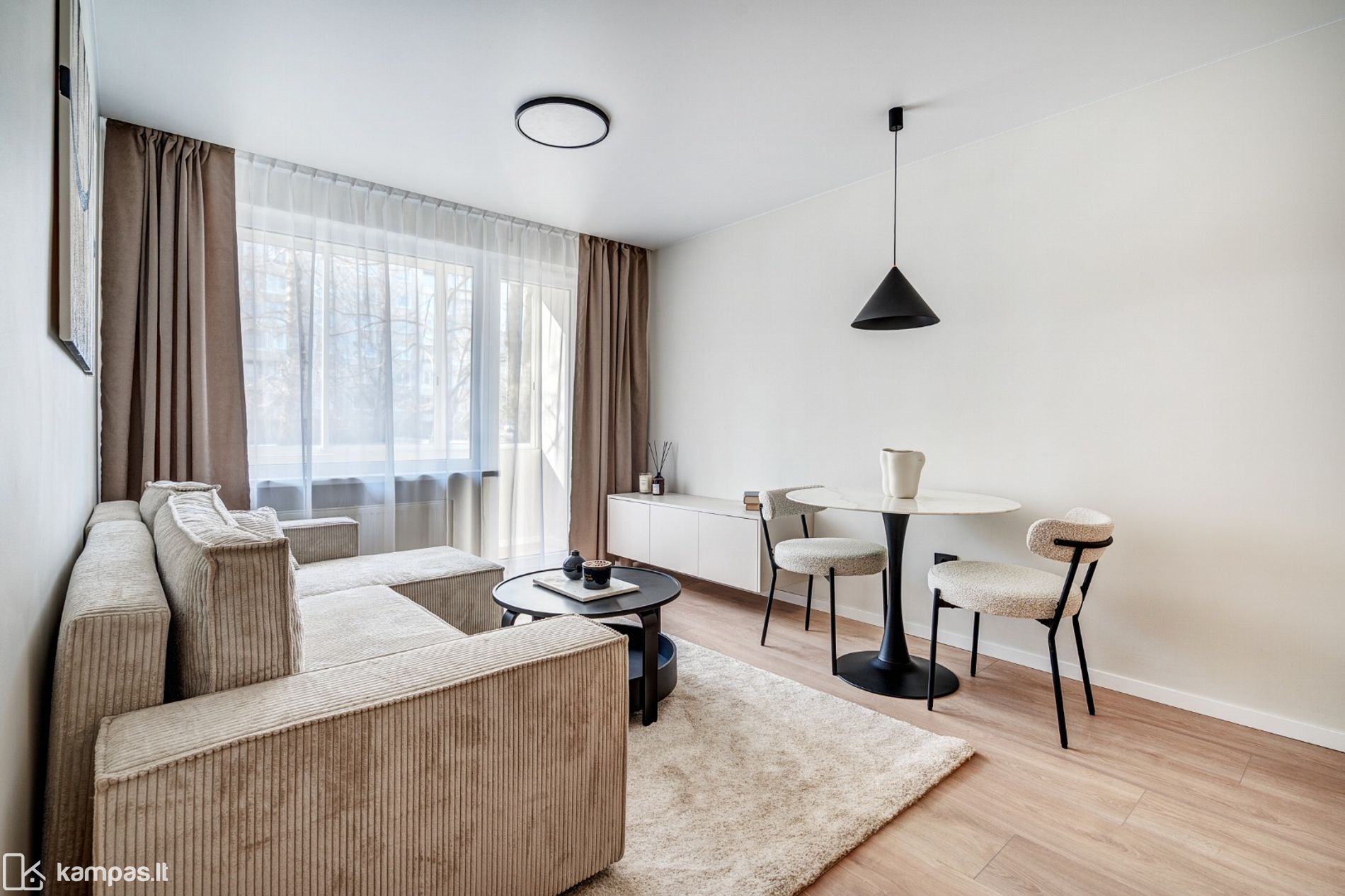 Main Image Vilnius, Karoliniškės, Algimanto Petro Kavoliuko g.