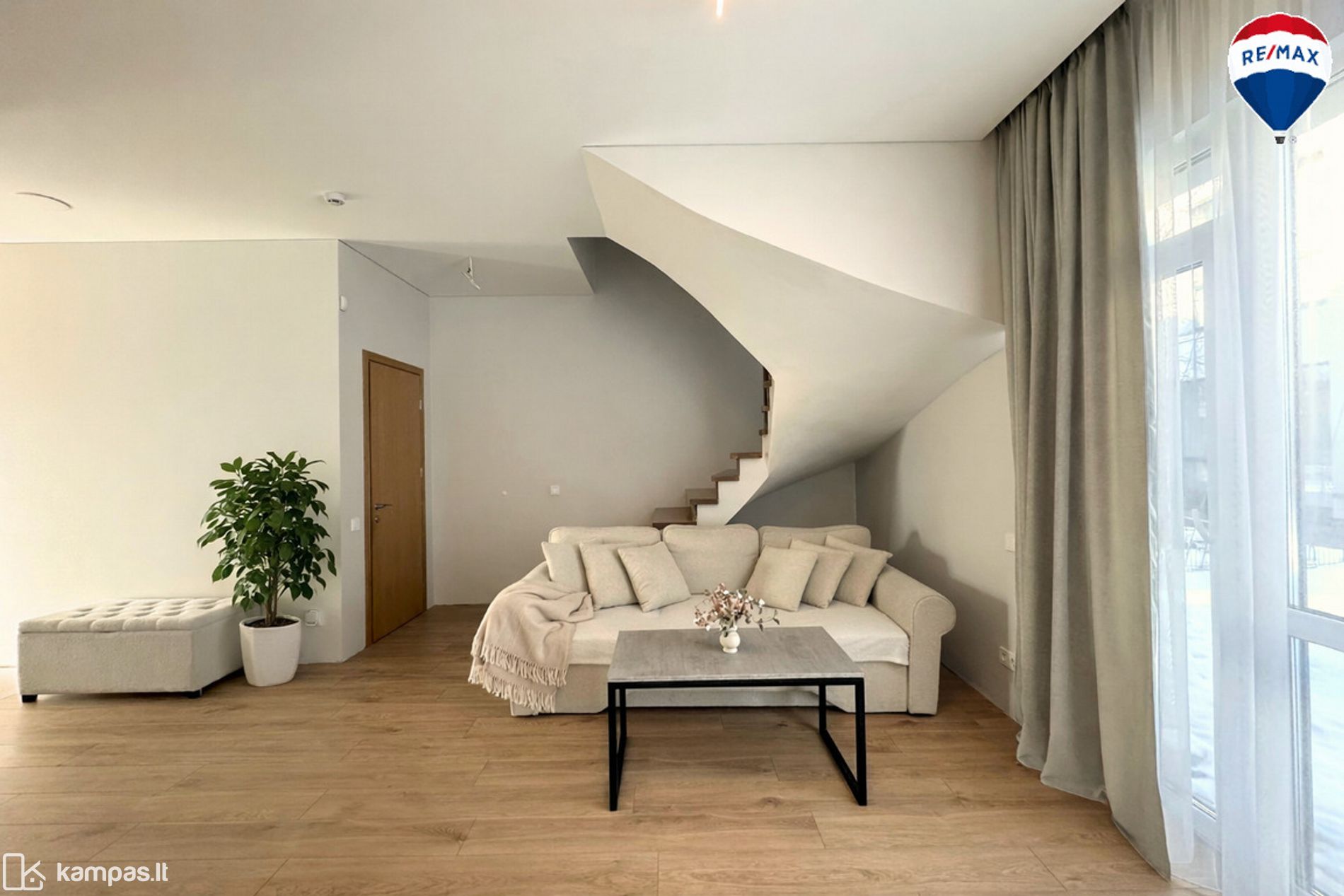 Main Image Kauno r. sav., Lapės, Mokyklos g.