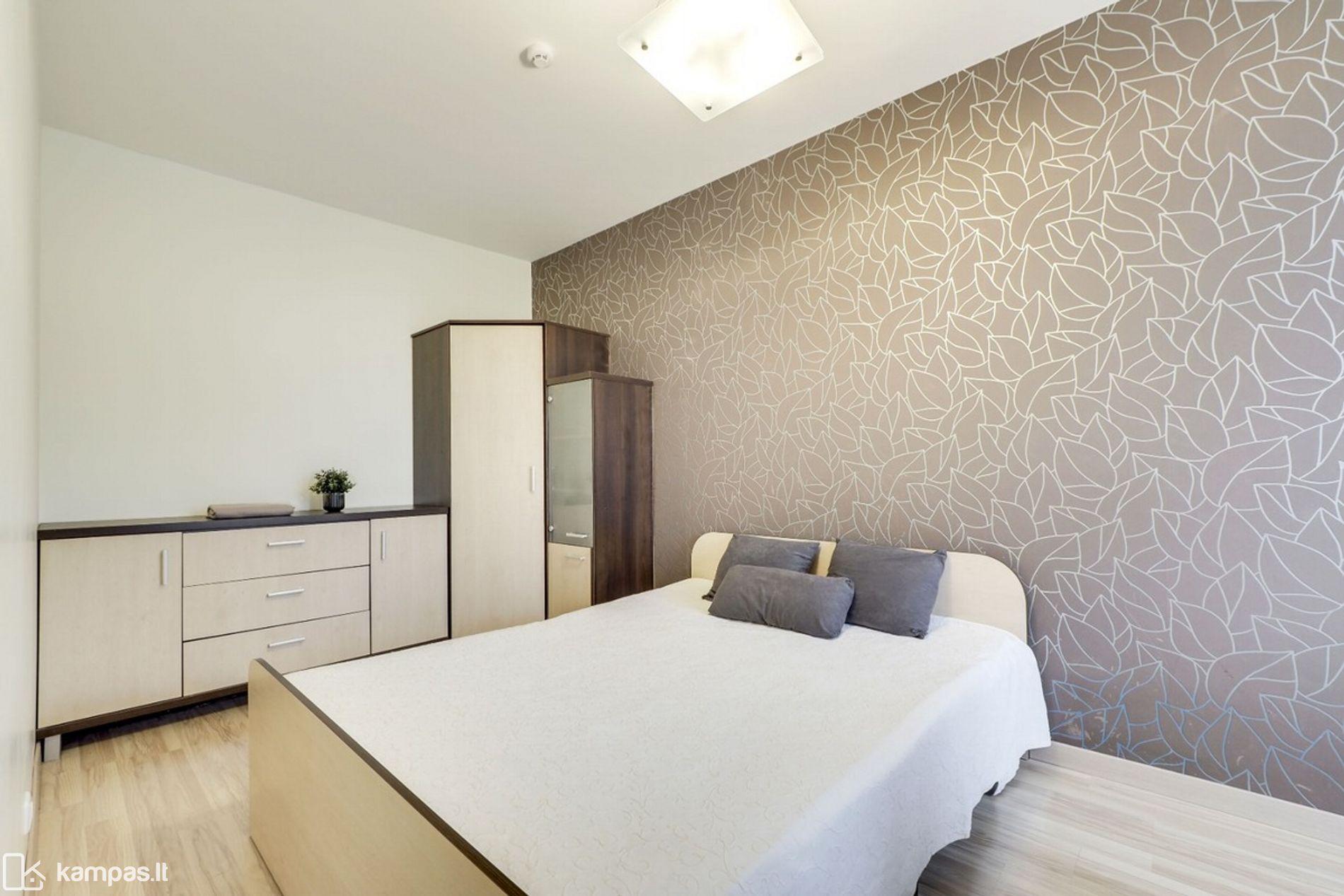 Main Image Vilnius, Karoliniškės, Algimanto Petro Kavoliuko g.