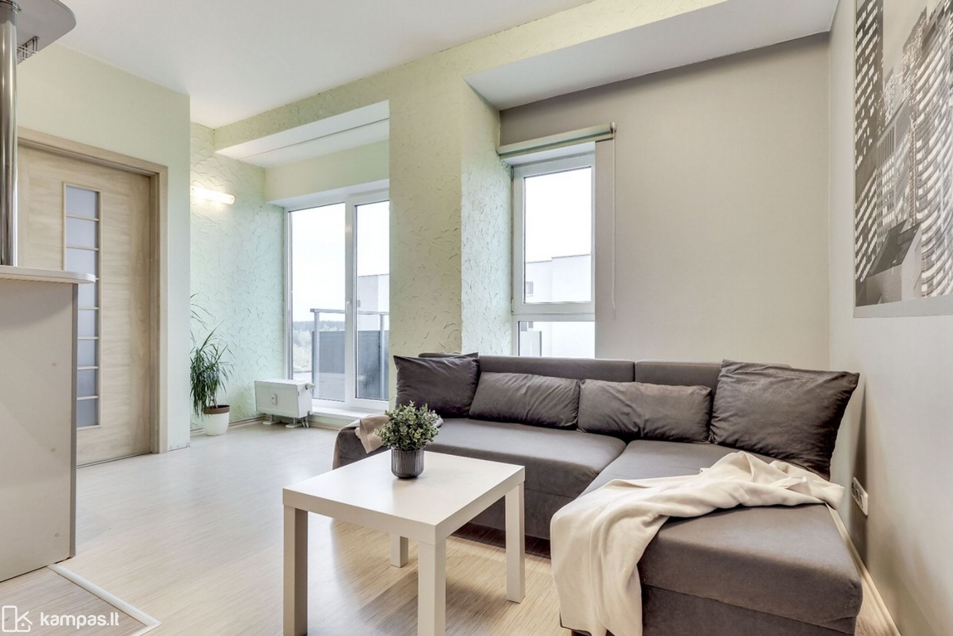 Main Image Vilnius, Karoliniškės, Algimanto Petro Kavoliuko g.