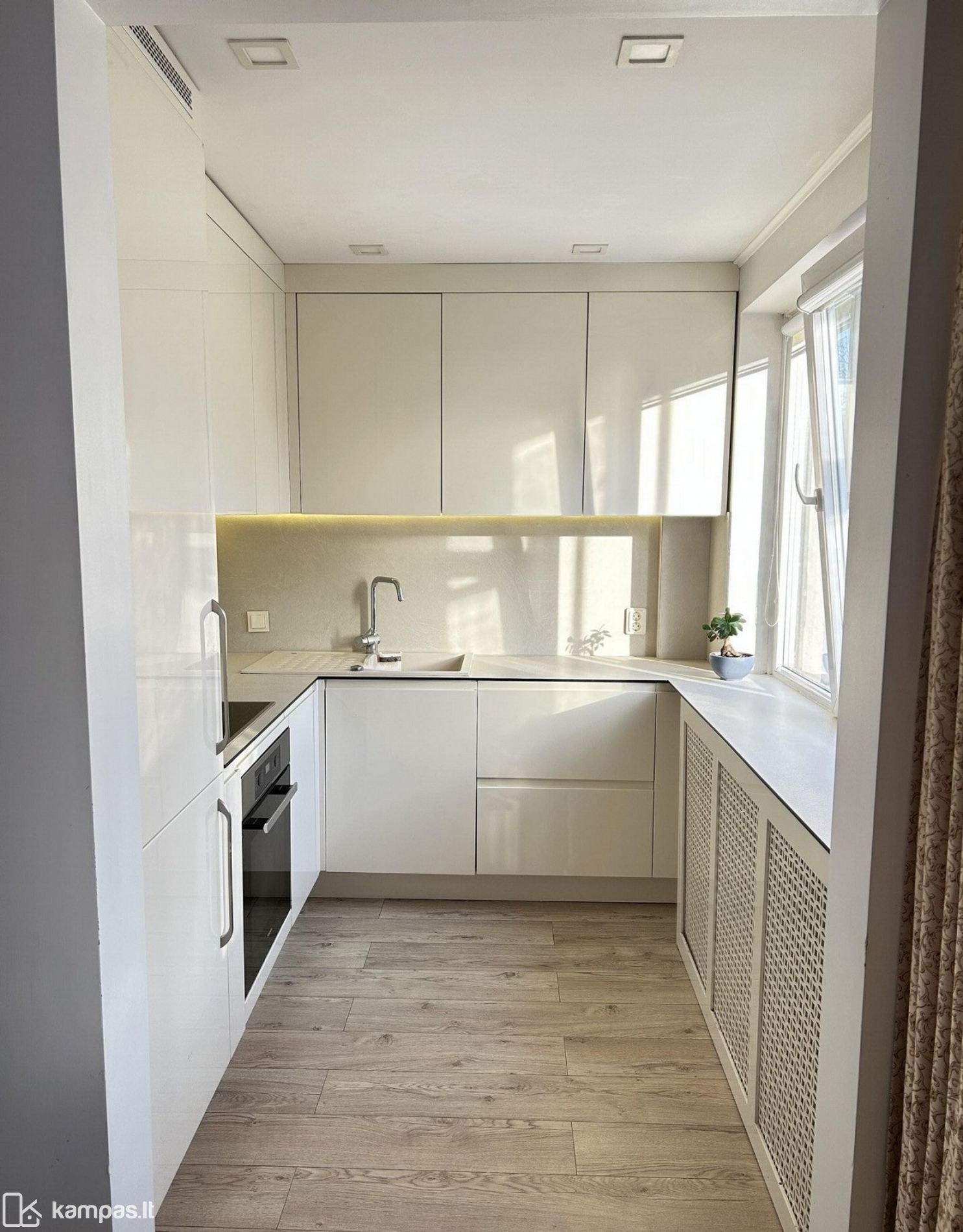 Main Image Klaipėda, Vėtrungė, Taikos pr.